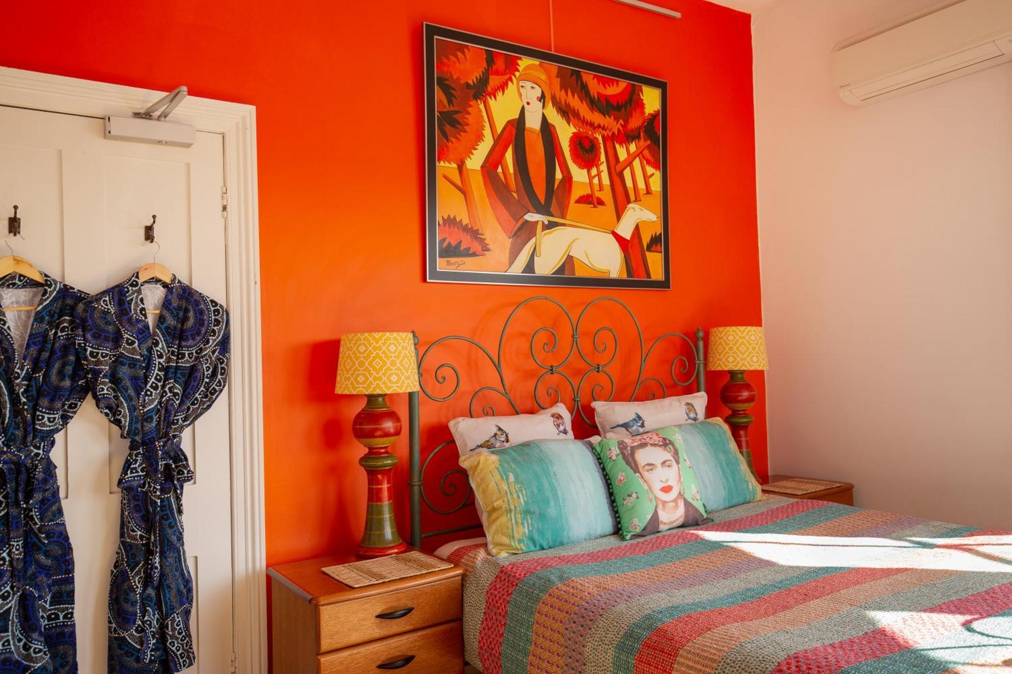 Assemblage Boutique Art B & B Hobart Room photo